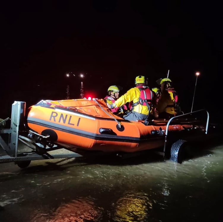 Pwllheli RNLI rush to the scene off the coast near Hafan y Mor