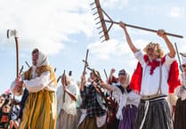 Ail-greu Chwyldro Beca ar Faes y Brifwyl