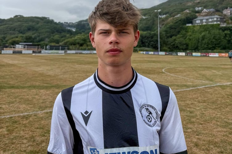Teen talent Dewey Wright scored a late equaliser for the Magpies