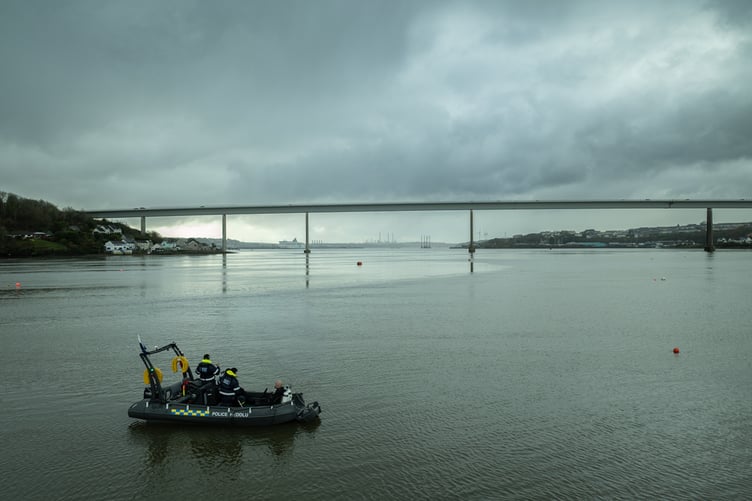 Un o ddelweddau o ail gyfres Cleddau