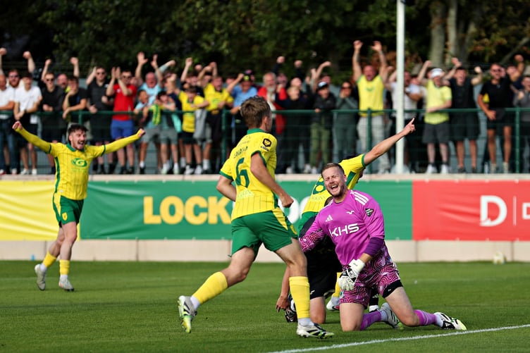 CAERNARFON, GWYNEDD, WALES - 15h AUGUST 2026 - Danny Gossett of Caernarfon Town celebrates his goal during Caernarfon Town vs Colwyn Bay FC in Round 3 of the Novira Cymru Premier at The Oval, Caernarfon (Pic by Sam Eaden/FAW)