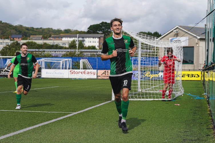 ABERYSTWYTH, WALES - 31 AUGUST 2026:Aberystwyth Town's Dillon Browne rounds the keeper to score during the Novira Cymru South fixture Aberystwyth Town vs Llanelli Town at Park Avenue, Aberystwyth, Wales (Pic by Jamie Edwards/FAW)
