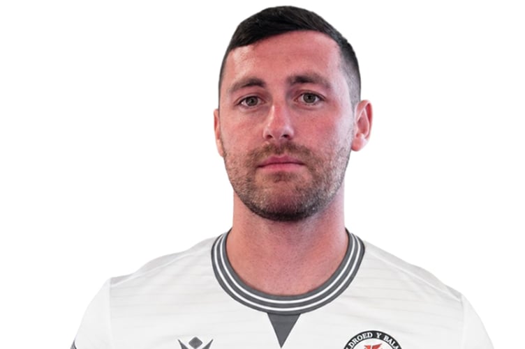 Aron Williams has joined Bala Town on loan from Colwyn Bay