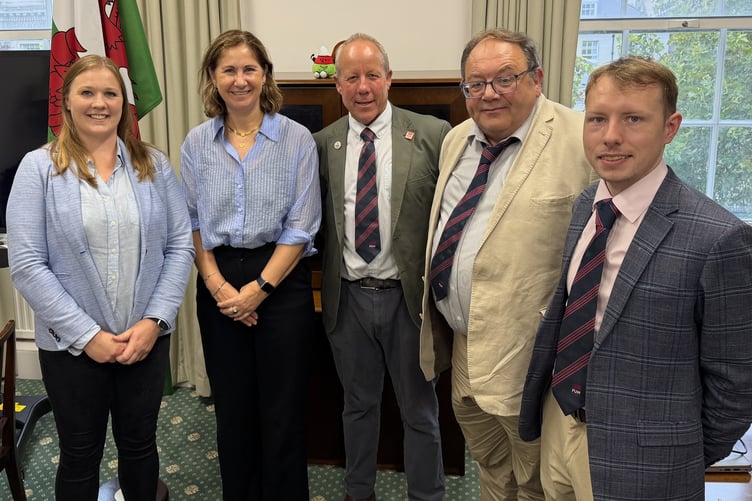 From left, FUW Senedd & Parliamentary Liaison Officer Lauren Price, Parliamentary Under-Secretary of State in the Wales Office Anna McMorrin MP, FUW President Ian Rickman, FUW Deputy President Dai Miles and FUW Head of Policy Gareth Parry.