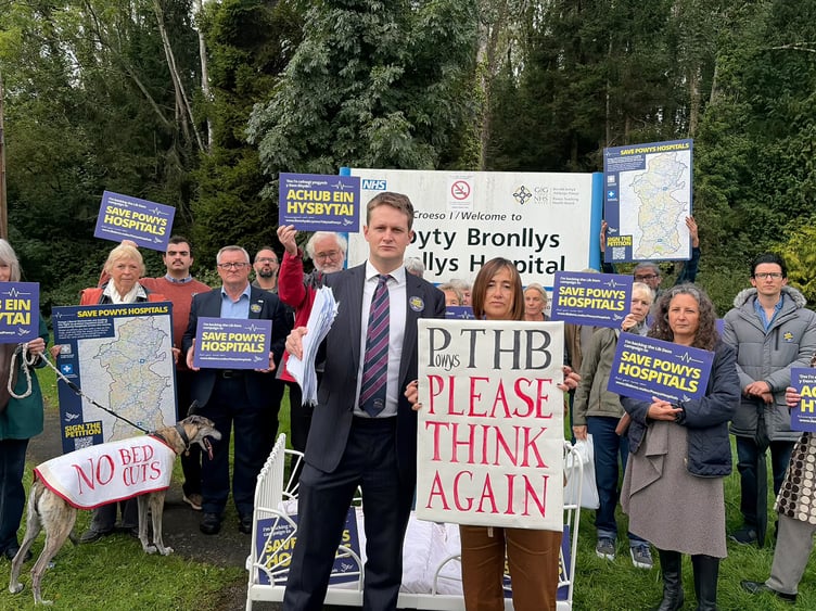 Jane Dodds MS and David Chadwick MP handed in a petition signed by 7,930 people to Powys Teaching Health Board ahead of its meeting on proposals for community hospital services