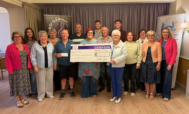 Community choir Côr Cardi-Gân present £3,500 to HAHAV Ceredigion