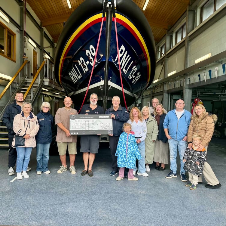 Crugan Farm fundraisers present Pwllheli RNLI with cheque for over £500. Photo: RNLI / Pwllheli RNLI