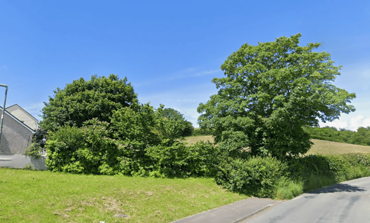 The land next to Brongwinau, Comins Coch