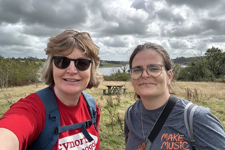 Revds Sian Elin Thomas and Beti-Wyn James have raised £1,600