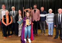 Llinos yn ennill cadair Eisteddfod Gadeiriol Llanwrtyd eto