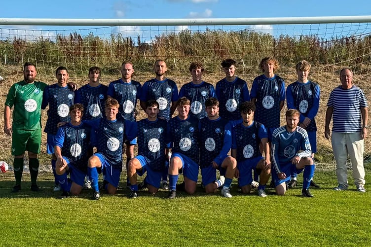 The Crannog squad in their new kit sponsored by The Pentre Arms and Barri Davies Electrician