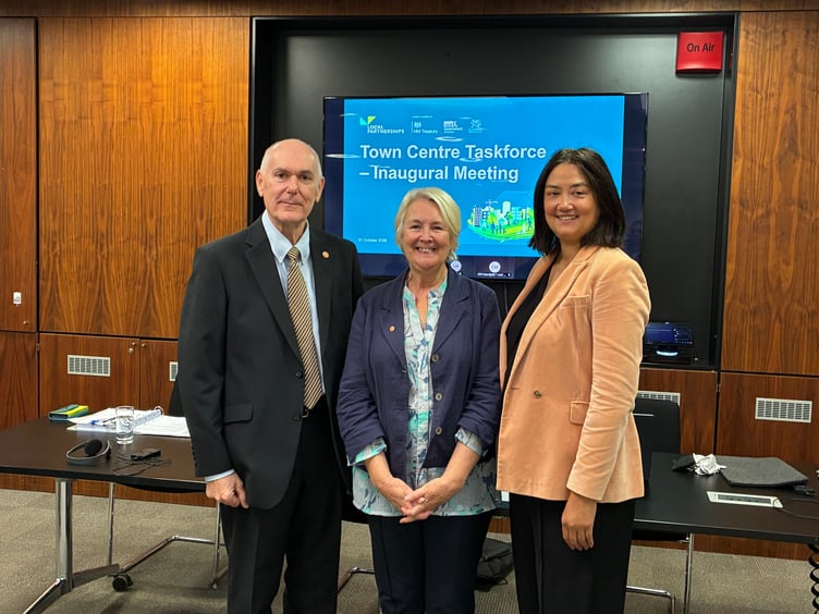 Professor Simon Gibson CBE and Tamsin Ramasut with Sian Gwenllian