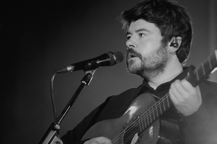 Y cerddor Dafydd Owain
