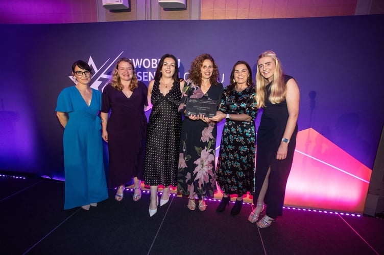 Event host Jennifer Jones, Nia Wyn Evans, Lowri Pugh-Davies, Mererid Boswell , Ffion Wyn Bowen (all from Arad Goch ), and Heledd Ainsworth from awards sponsor, Darwin Gray. Photo: Chris Fairweather/Huw Evans Agency