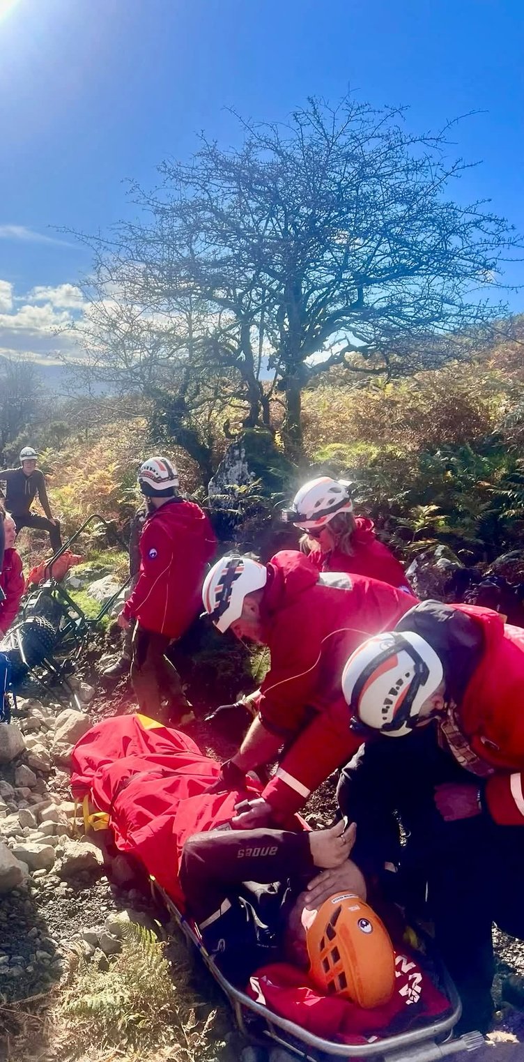 South Snowdonia Search & Rescue Team help a man with an injured knee. Photo: South Snowdonia Search & Rescue Team