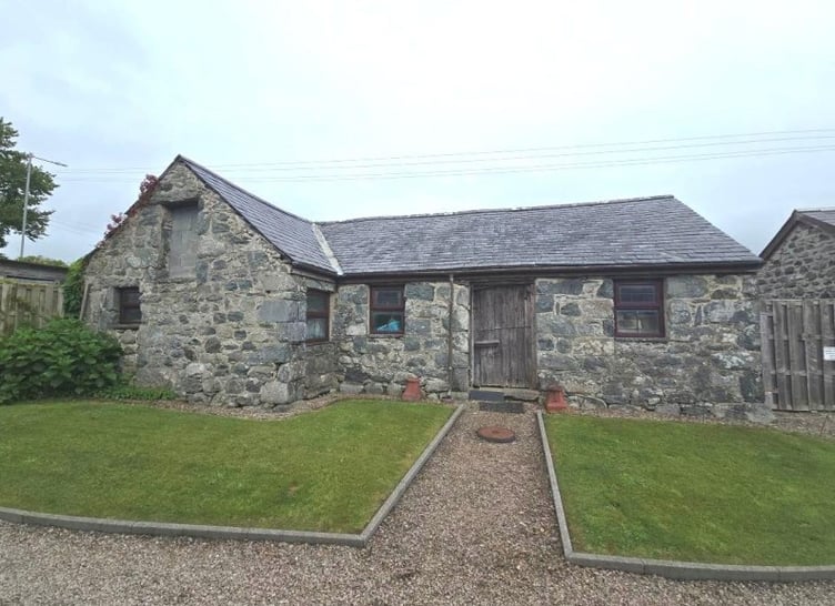 The L-shaped outbuilding at Coed y Bachau Dyffryn Ardudwy. Photo: ENPA planning document
