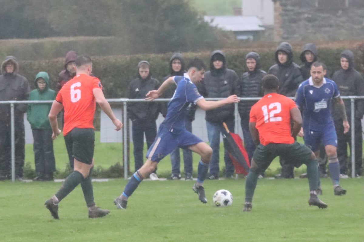 Llanuwchllyn snatch dramatic draw in storm-hit derby against Bala