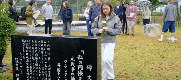 Pupils lay flowers at the memorial in Taki, Yosano Town.