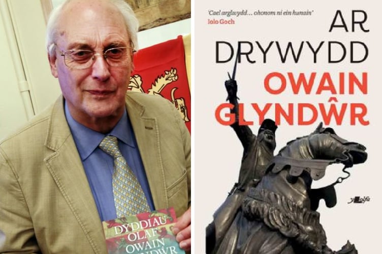 Bydd Gruffydd Aled Williams yn trafod ei lyfr am arwr Cymru