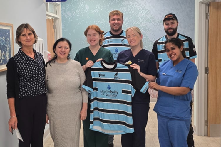 Borth RFC have made a donation to Leri Cancer Unit in Bronglais Hospital